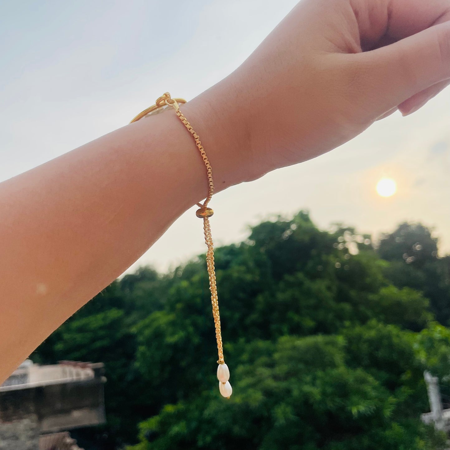 White Daisy Bracelet