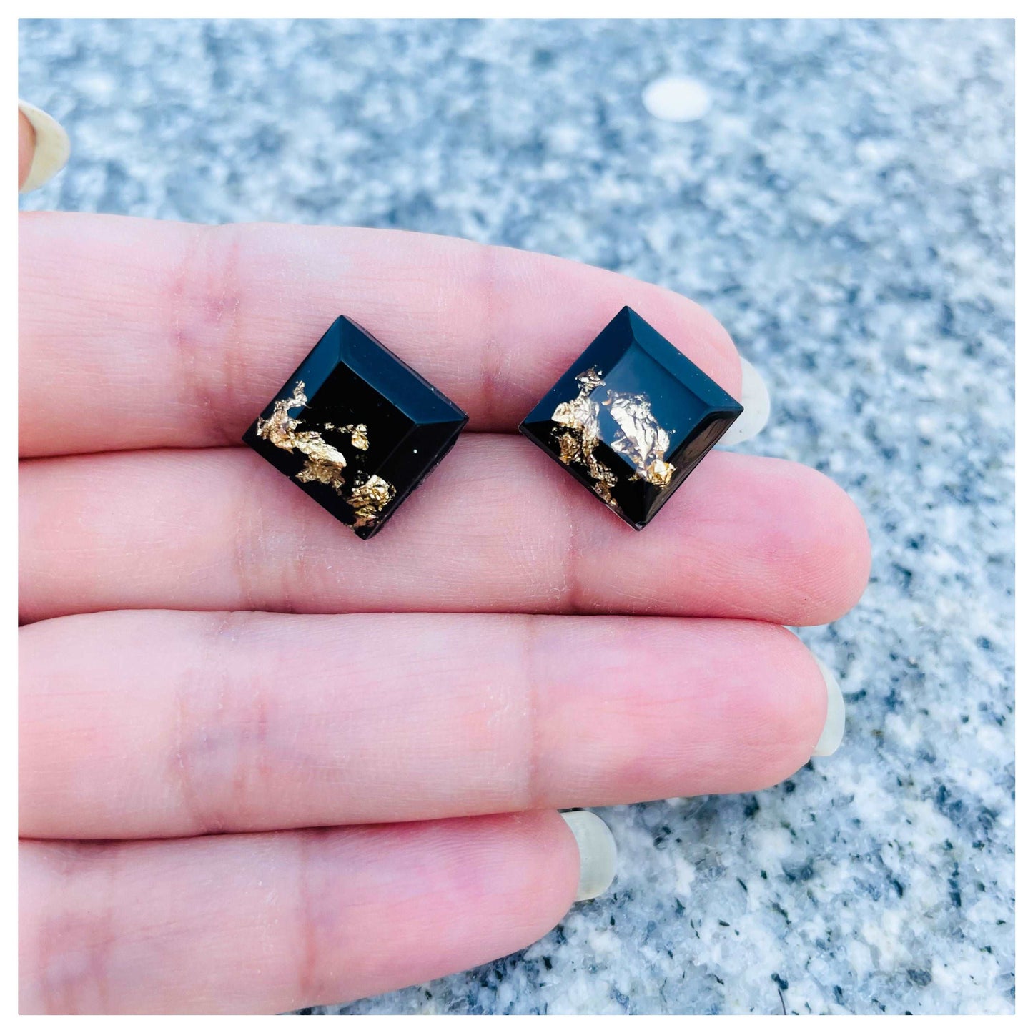 Classic Black Resin Earrings - beattrangi
