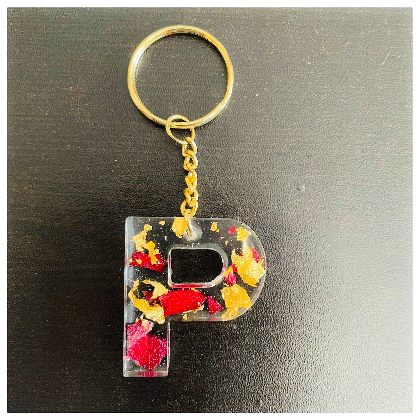 P letter keychain - beattrangi