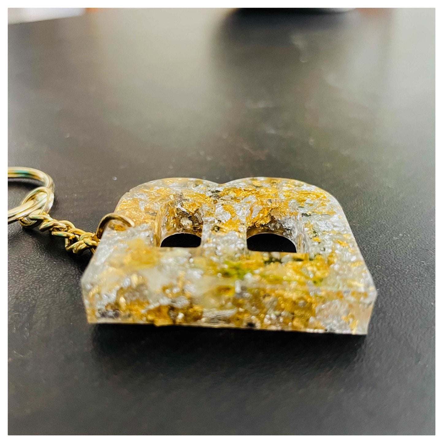 B letter keychain - beattrangi