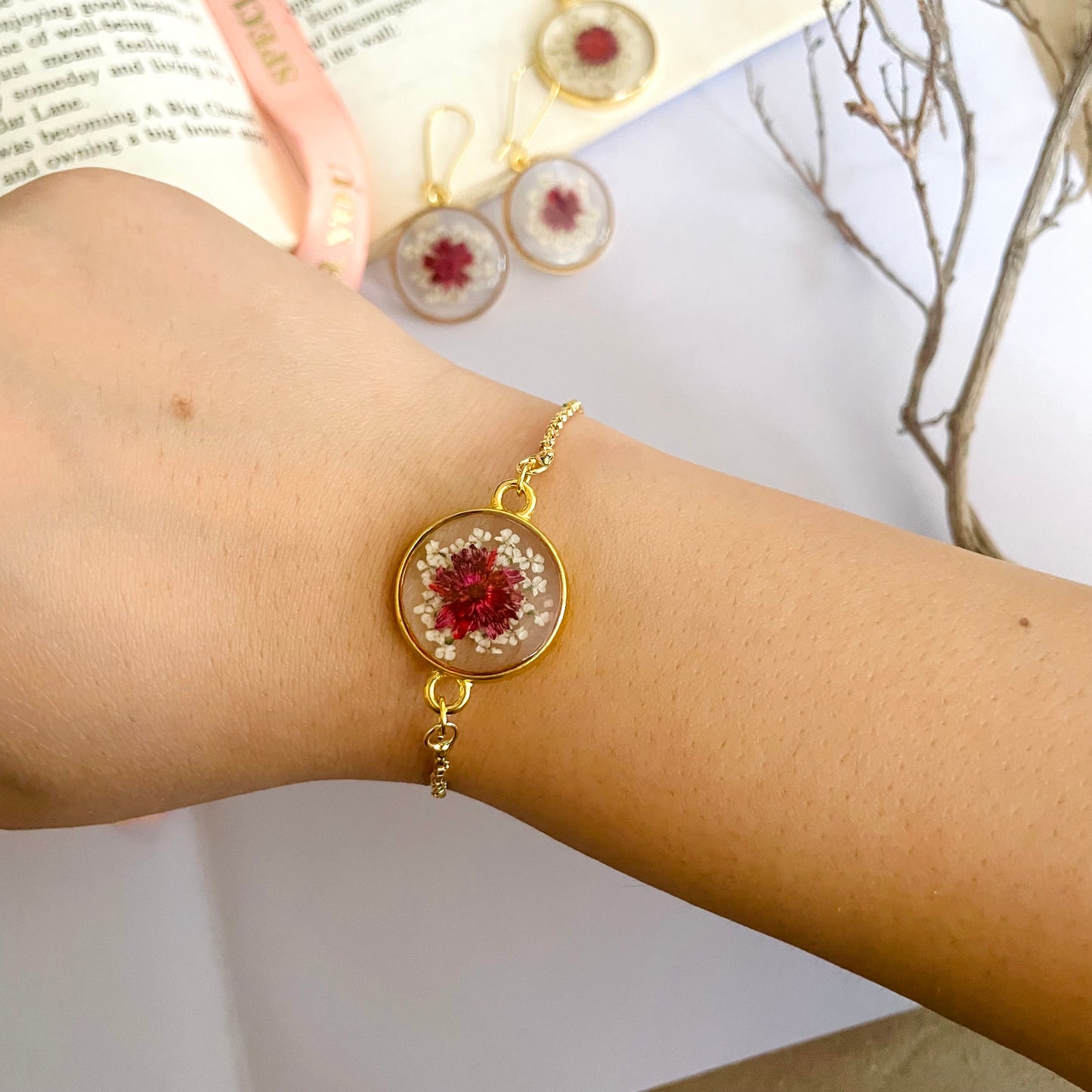 Lace Sunflower Bracelet: Golden