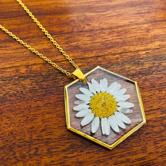 White Daisy Necklace Set