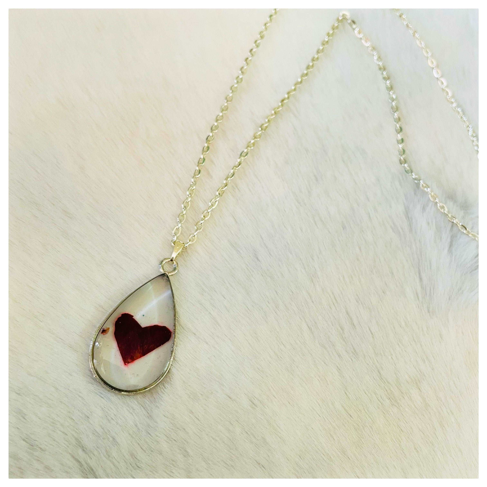 Rose Petal Heart Pendant - beattrangi