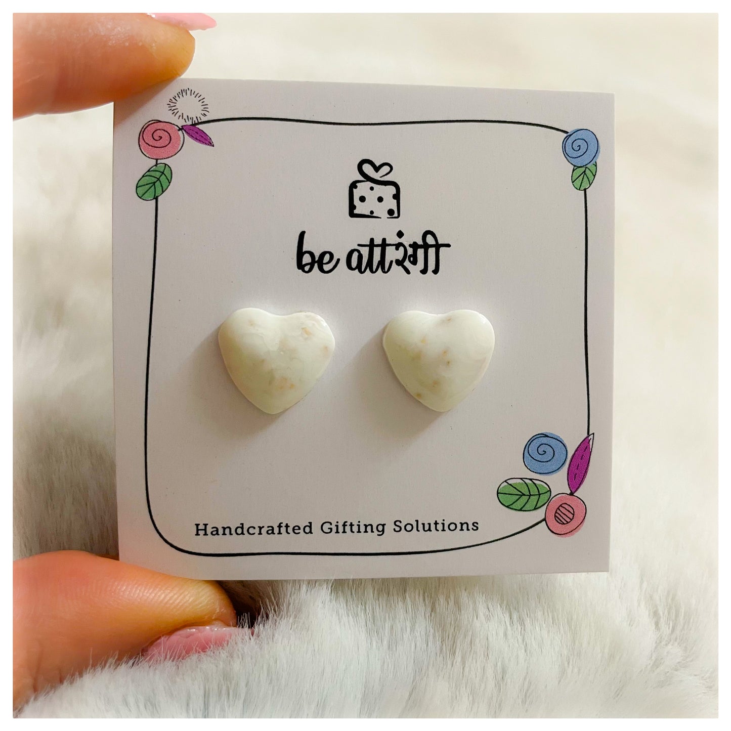 White Heart Stud Earrings - beattrangi