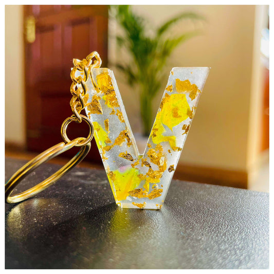 V letter keychain - beattrangi