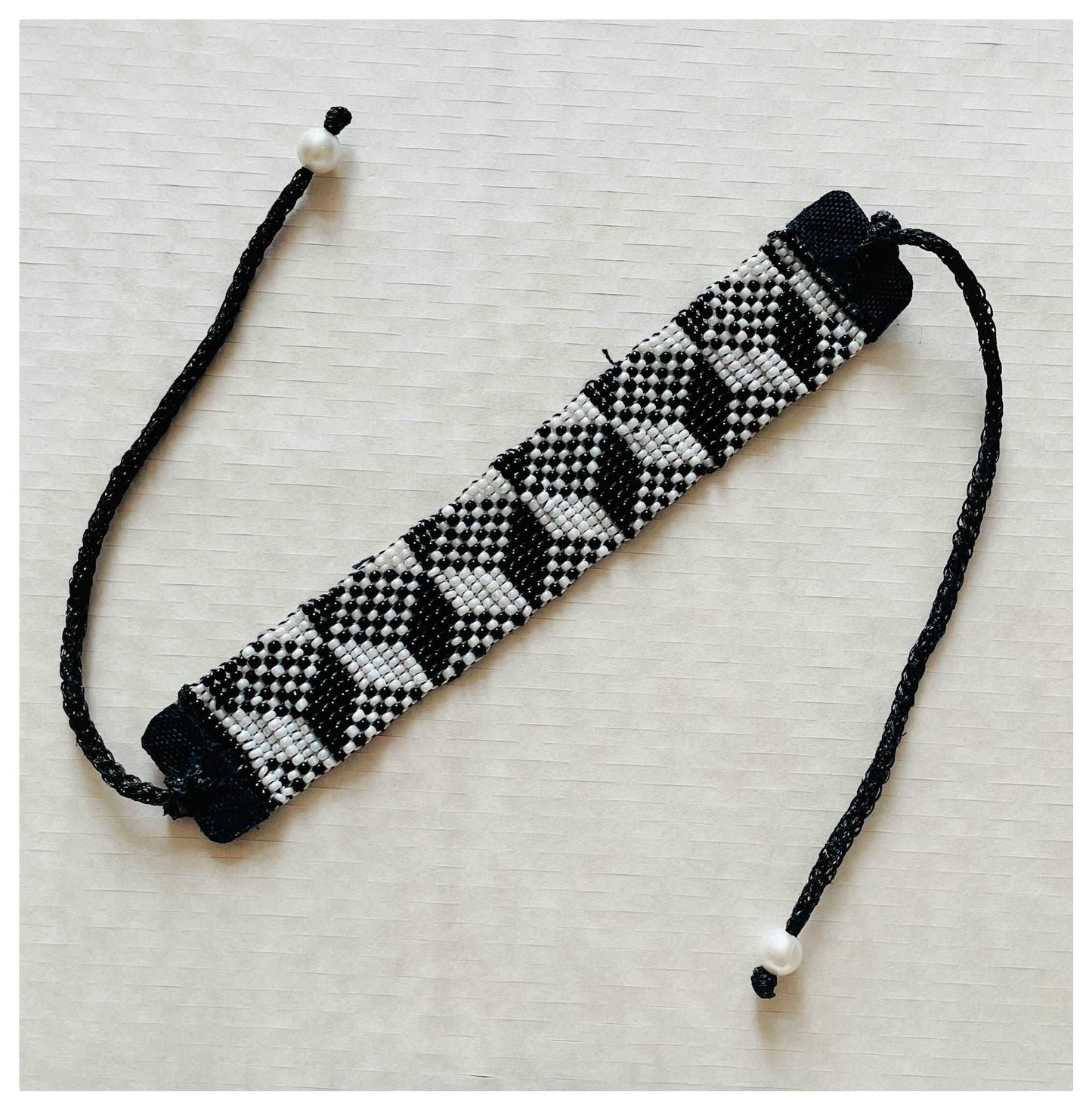 BW Choker cum Bracelet - beattrangi