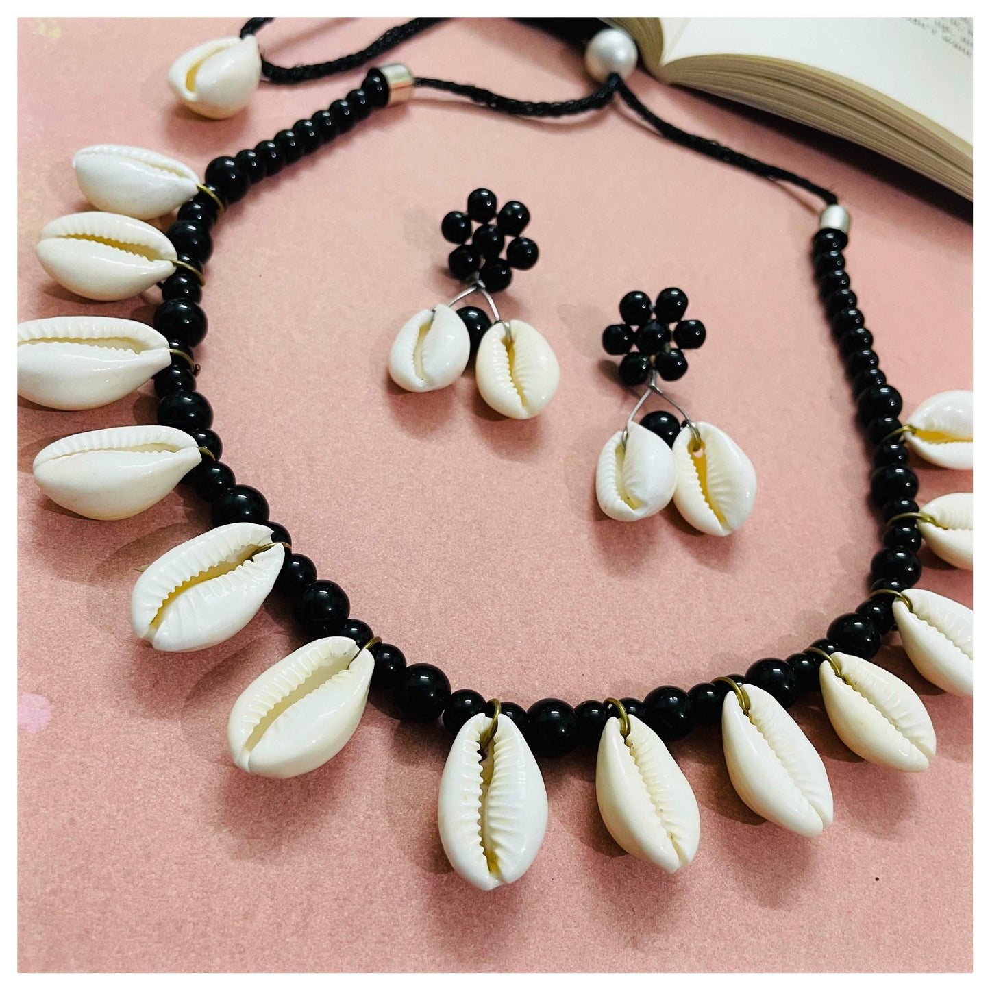 Black Shells Choker Set - beattrangi