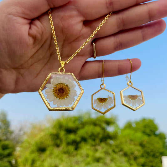 White Daisy Necklace Set