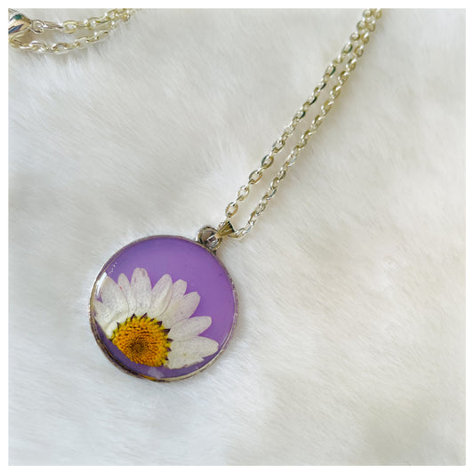 White Daisy Lavender Neckpiece - beattrangi