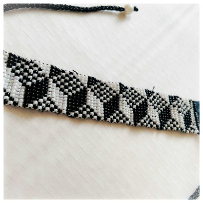 BW Choker cum Bracelet - beattrangi