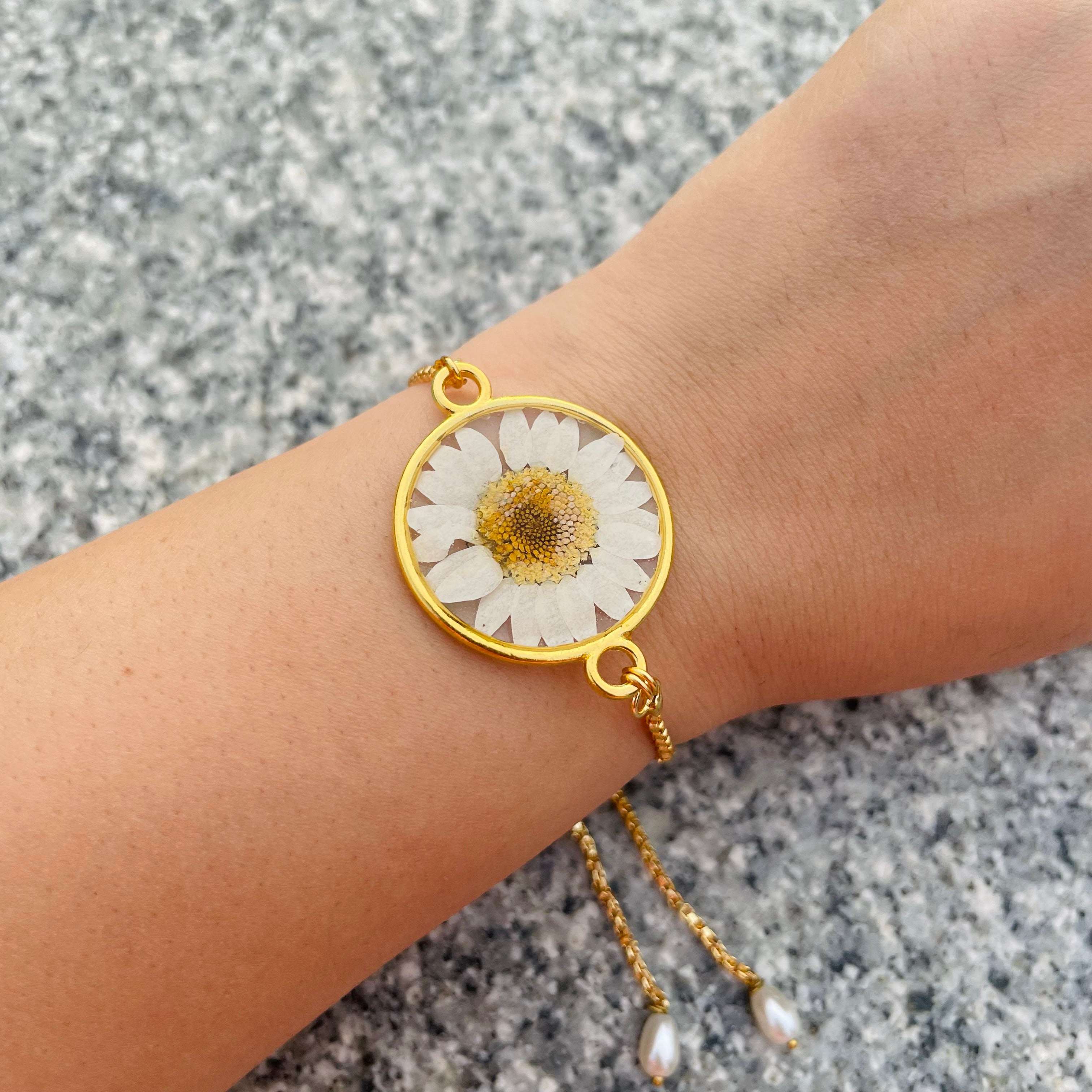 Buy White Daisy Bracelet | Unique Gifts for Women – beattrangi