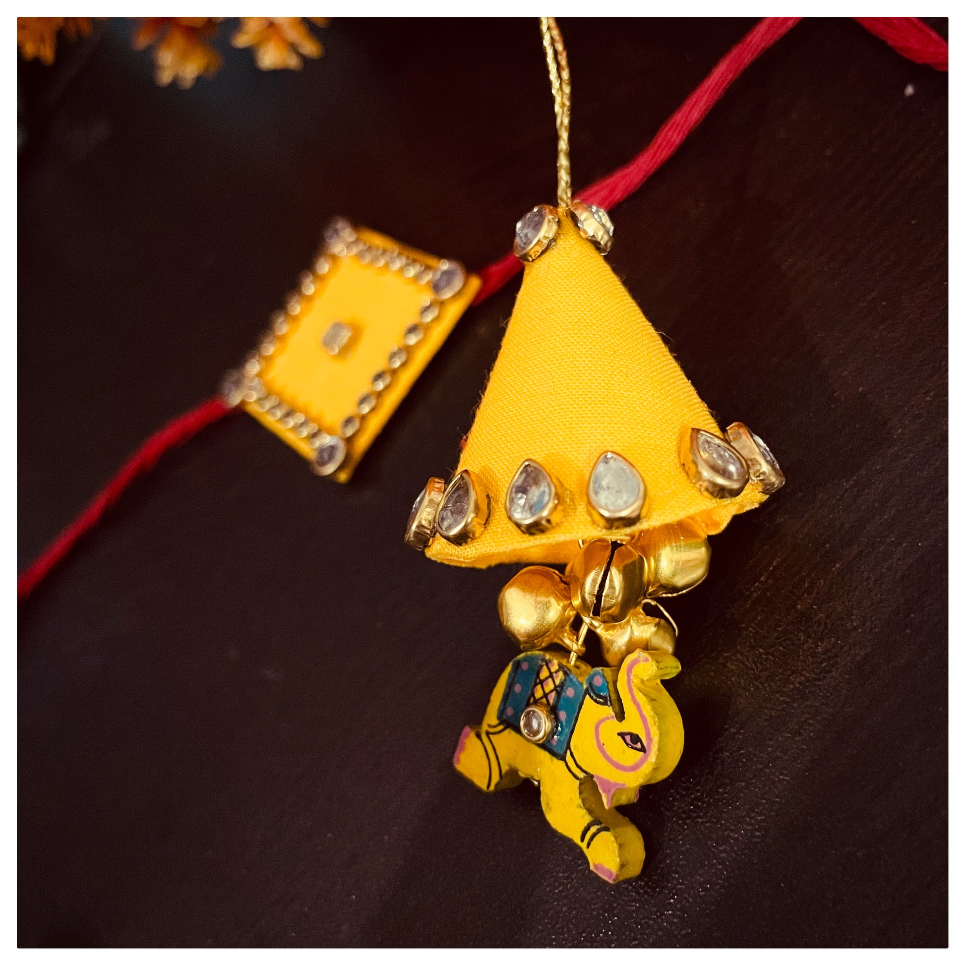 Yellow Kite Kundan Rakhi Set - beattrangi